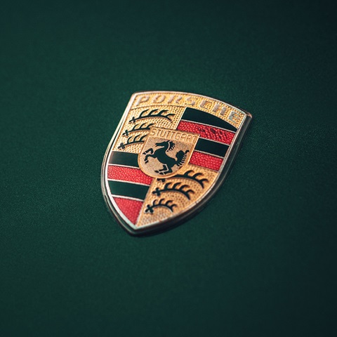 Porsche bonnet badge on green 911