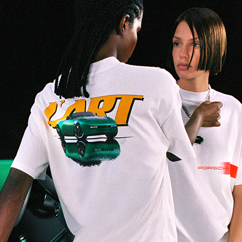Two people wearing Porsche 968 L’ART T-shirts